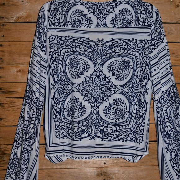 Blue Life blue and white long sleeve blouse size small - Picture 9 of 10